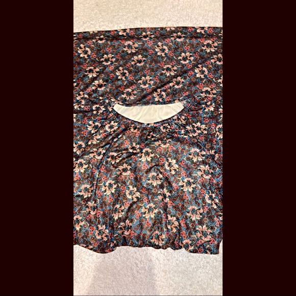 Flowered dress - Picture 2 of 3